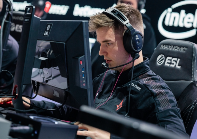 现了他从 现了他从